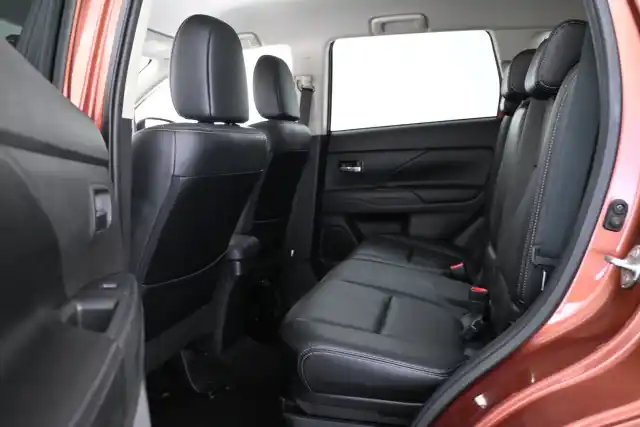 Ruskea (beige) Farmari, Mitsubishi Outlander – NIS-683