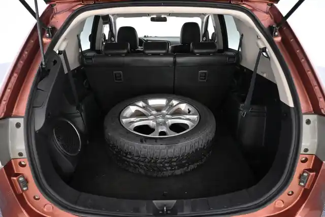 Ruskea (beige) Farmari, Mitsubishi Outlander – NIS-683
