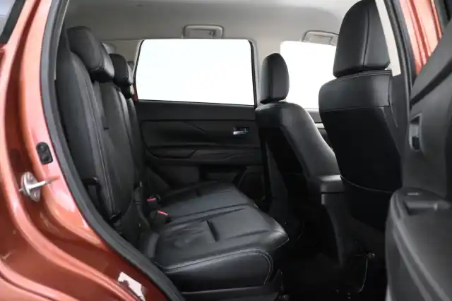 Ruskea (beige) Farmari, Mitsubishi Outlander – NIS-683