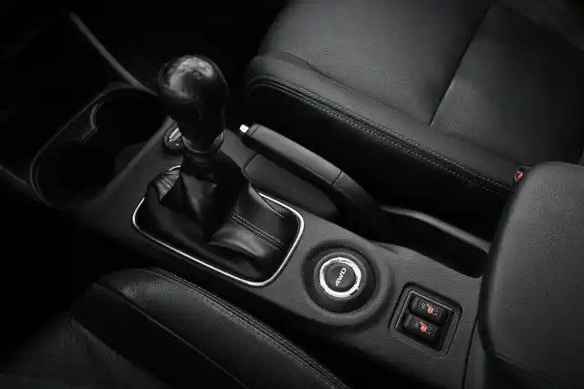 Ruskea (beige) Maastoauto, Mitsubishi Outlander – NIS-683