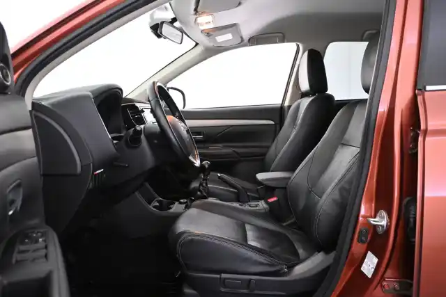 Ruskea (beige) Farmari, Mitsubishi Outlander – NIS-683