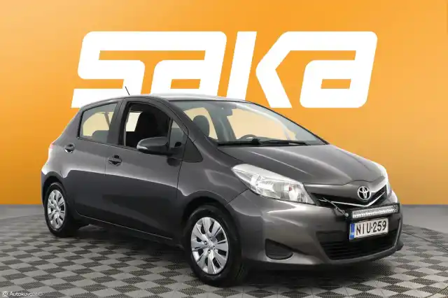 Harmaa Viistoperä, Toyota Yaris – NIU-259
