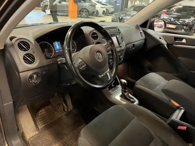 Ruskea Maastoauto, Volkswagen Tiguan – NIU-476