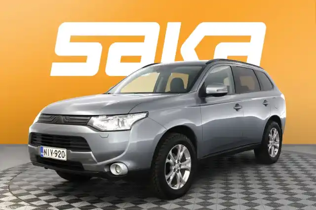 Harmaa Maastoauto, Mitsubishi Outlander – NIV-920