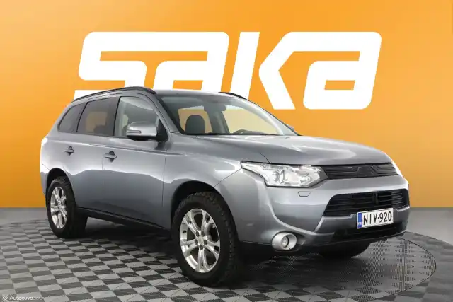 Harmaa Maastoauto, Mitsubishi Outlander – NIV-920