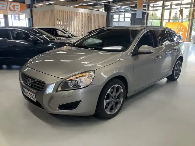 Ruskea (beige) Farmari, Volvo V60 – NIX-290