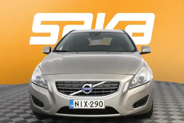 Beige Farmari, Volvo V60 – NIX-290