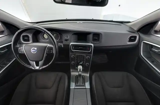 Beige Farmari, Volvo V60 – NIX-290