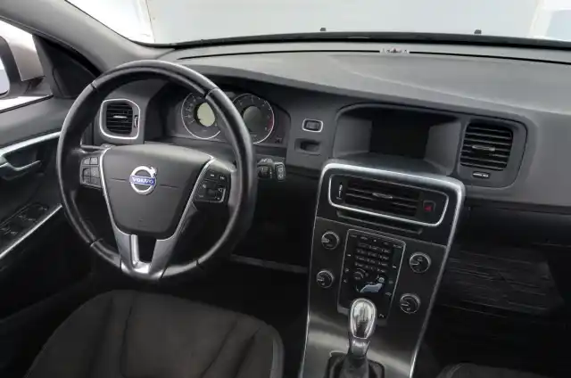 Beige Farmari, Volvo V60 – NIX-290