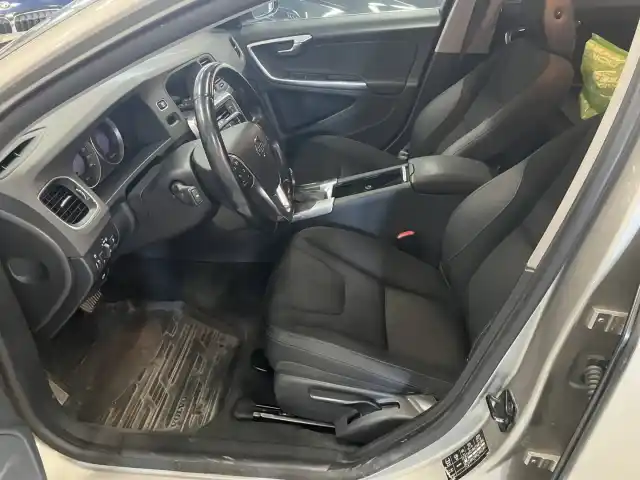 Ruskea (beige) Farmari, Volvo V60 – NIX-290