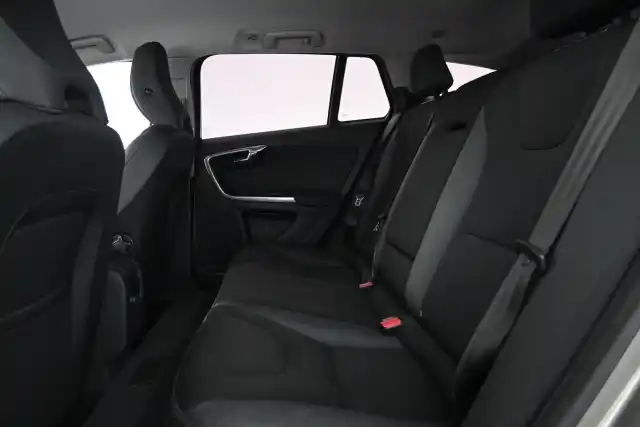 Beige Farmari, Volvo V60 – NIX-290