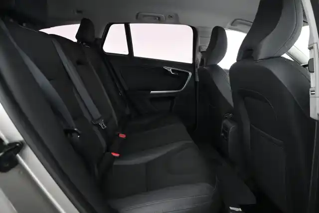 Beige Farmari, Volvo V60 – NIX-290