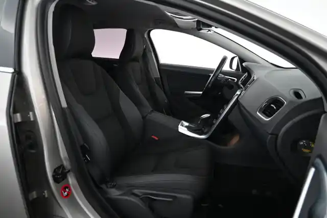 Beige Farmari, Volvo V60 – NIX-290