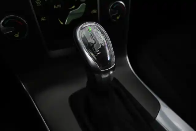 Beige Farmari, Volvo V60 – NIX-290