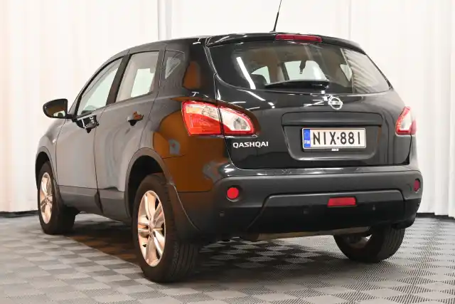 Musta Maastoauto, Nissan Qashqai – NIX-881