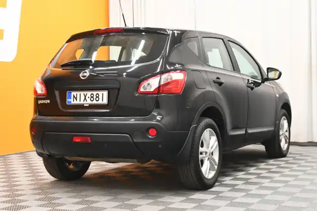 Musta Maastoauto, Nissan Qashqai – NIX-881