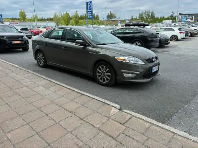 Vihreä Viistoperä, Ford Mondeo – NIZ-493