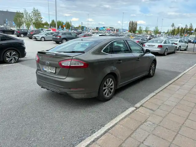 Vihreä Viistoperä, Ford Mondeo – NIZ-493