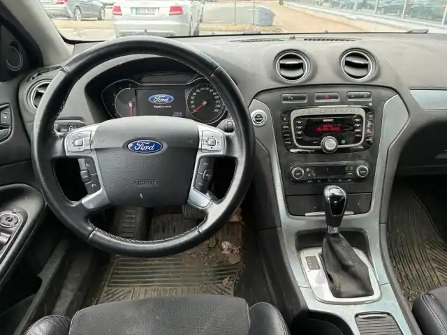 Vihreä Viistoperä, Ford Mondeo – NIZ-493