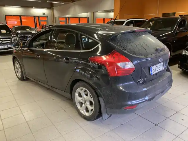 Musta Viistoperä, Ford Focus – NIZ-512