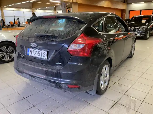 Musta Viistoperä, Ford Focus – NIZ-512