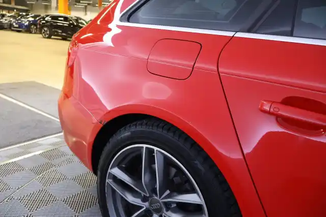 Punainen Farmari, Audi A4 – NJB-305