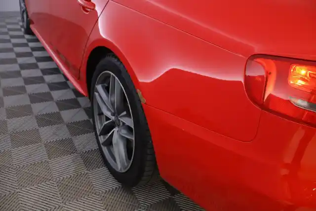 Punainen Farmari, Audi A4 – NJB-305