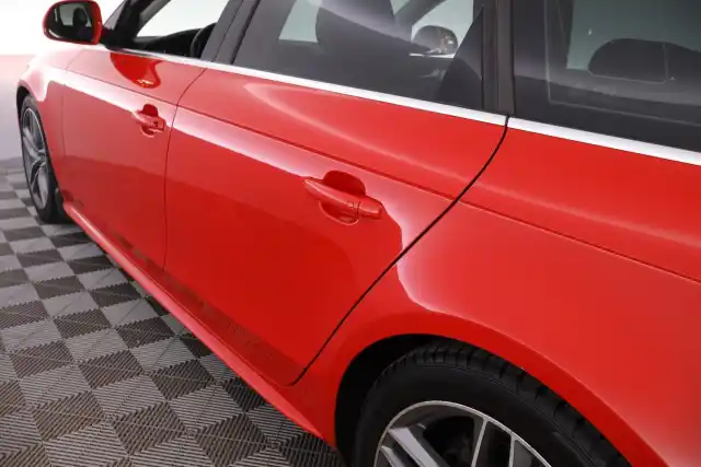 Punainen Farmari, Audi A4 – NJB-305