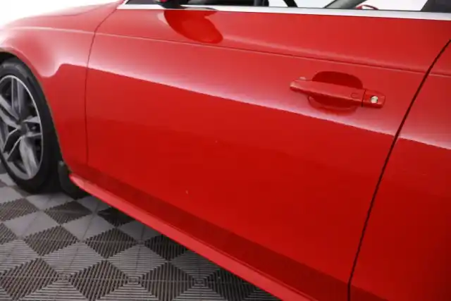 Punainen Farmari, Audi A4 – NJB-305