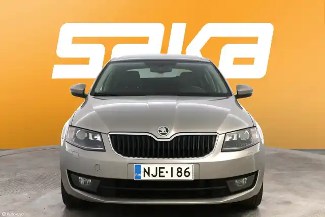 Ruskea Viistoperä, Skoda Octavia – NJE-186