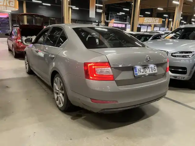 Ruskea Viistoperä, Skoda Octavia – NJE-186