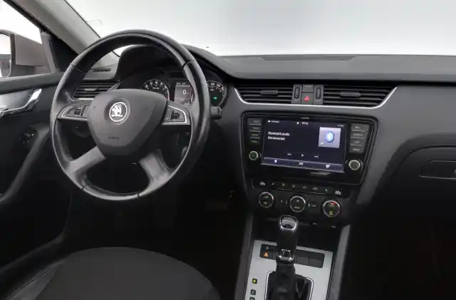 Ruskea Viistoperä, Skoda Octavia – NJE-186