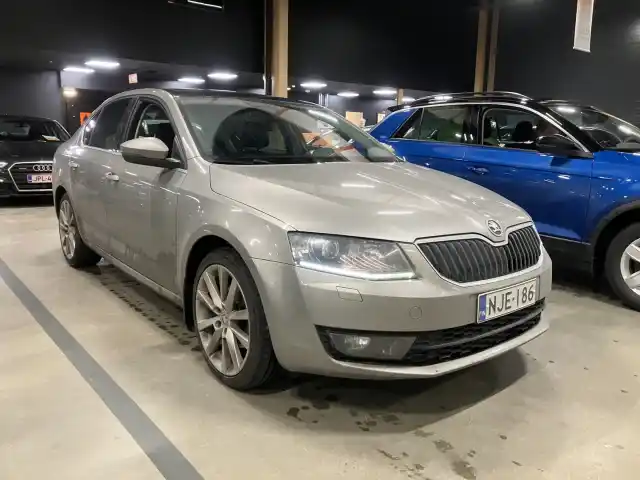 Ruskea Viistoperä, Skoda Octavia – NJE-186