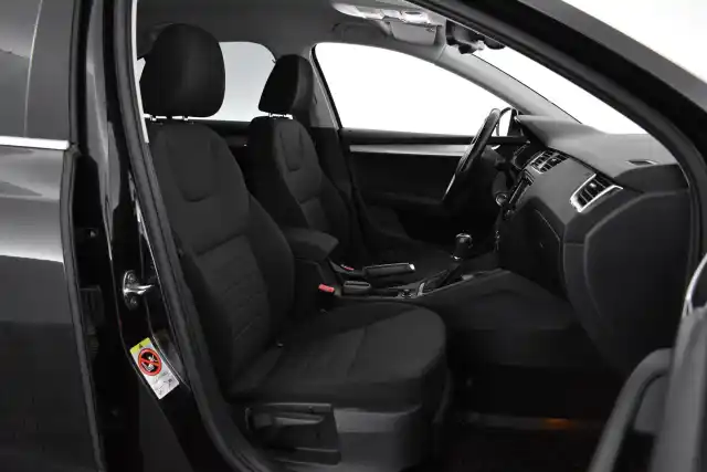 Musta Viistoperä, Skoda Octavia – NJE-222