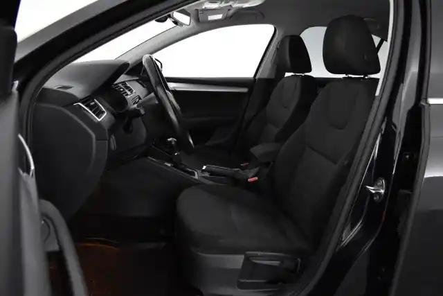 Musta Viistoperä, Skoda Octavia – NJE-222