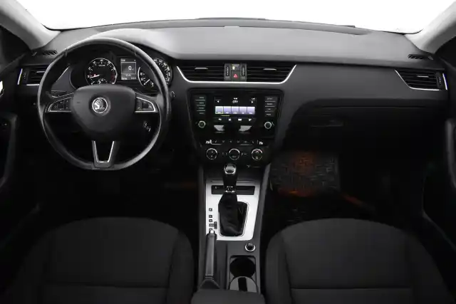 Musta Viistoperä, Skoda Octavia – NJE-222