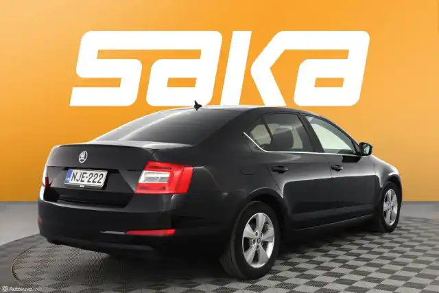 Musta Viistoperä, Skoda Octavia – NJE-222