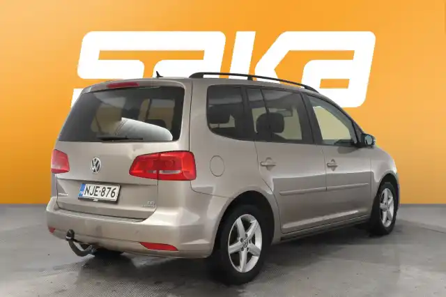 Ruskea (beige) Tila-auto, Volkswagen Touran – NJE-876