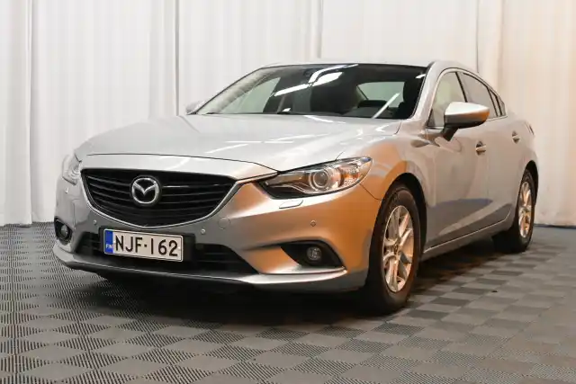 Harmaa Sedan, Mazda 6 – NJF-162