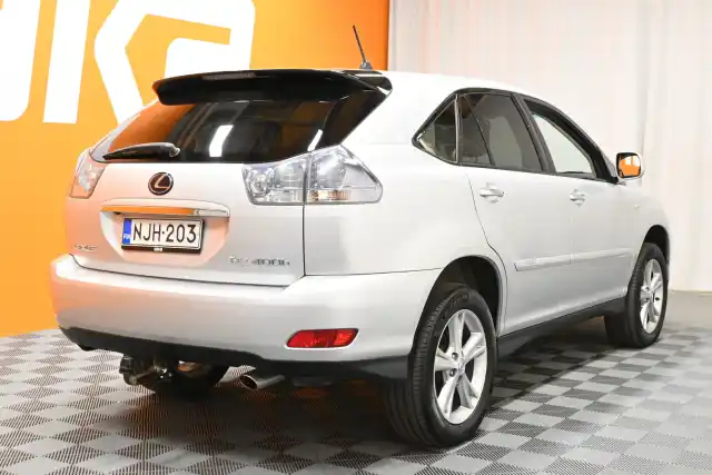 Harmaa Maastoauto, Lexus RX – NJH-203