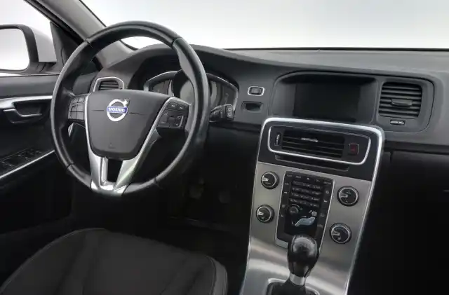 Valkoinen Farmari, Volvo V60 – NJI-172