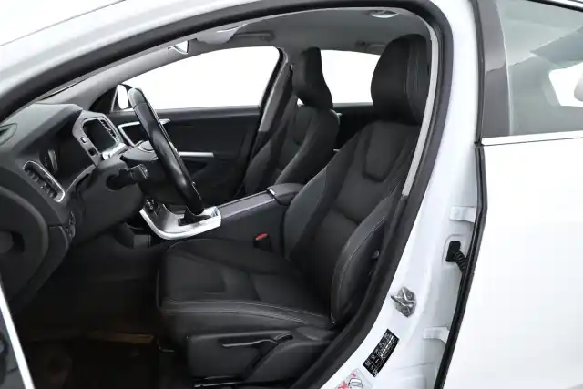Valkoinen Farmari, Volvo V60 – NJI-172