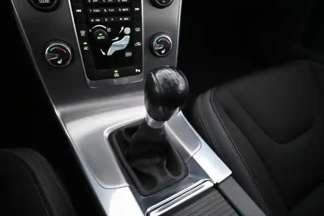 Valkoinen Farmari, Volvo V60 – NJI-172