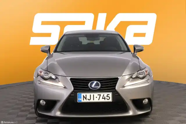 Hopea Sedan, Lexus IS – NJI-745