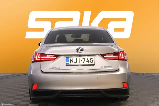 Hopea Sedan, Lexus IS – NJI-745