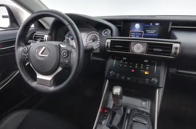 Hopea Sedan, Lexus IS – NJI-745