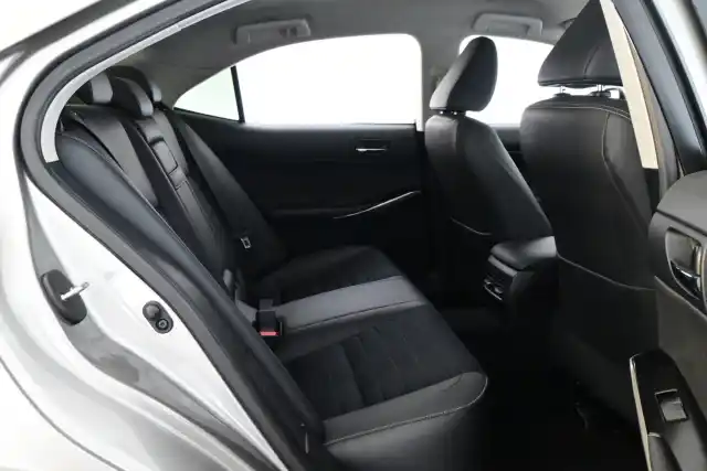 Hopea Sedan, Lexus IS – NJI-745