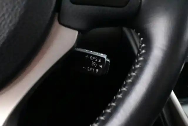 Hopea Sedan, Lexus IS – NJI-745
