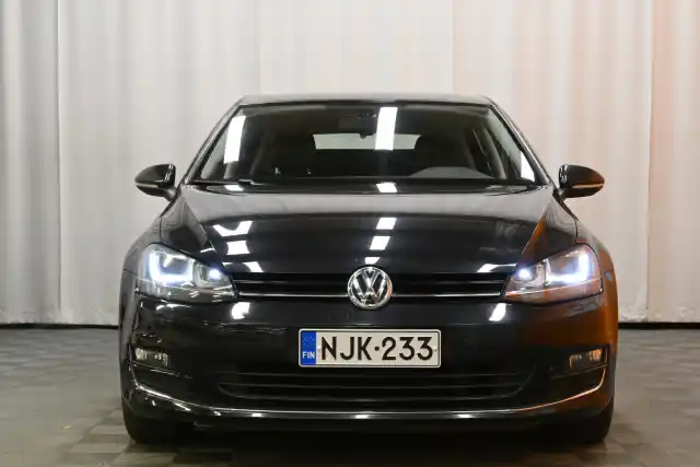 Musta Viistoperä, Volkswagen Golf – NJK-233