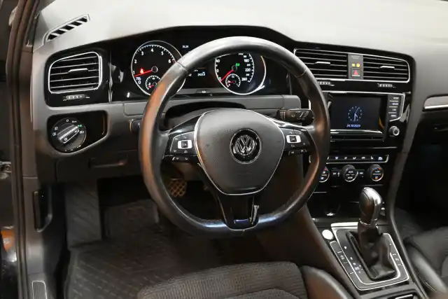 Musta Viistoperä, Volkswagen Golf – NJK-233